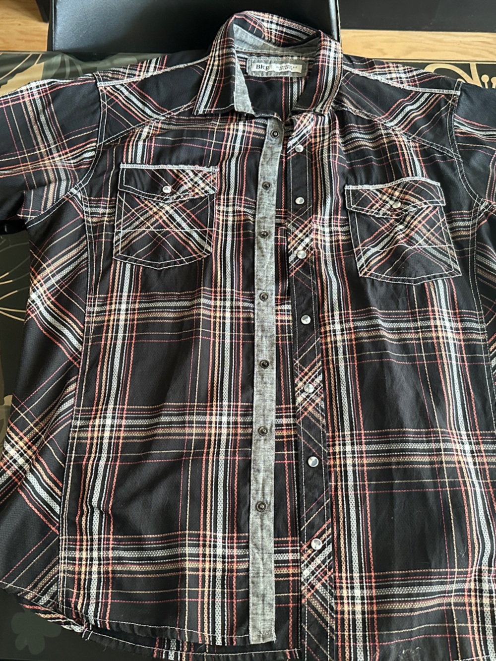 Buckle Men’s 2x Standard Fit Short Sleeve Button up (snap shut) Collar Shirt